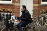Amsterdam 8 maart 2023
Jacob Derwig leert zijn teksten terwijl hij door Amsterdam zuid fietst
