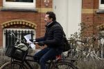 Amsterdam 8 maart 2023
Jacob Derwig leert zijn teksten terwijl hij door Amsterdam zuid fietst
