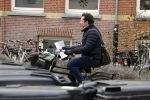 Amsterdam 8 maart 2023
Jacob Derwig leert zijn teksten terwijl hij door Amsterdam zuid fietst