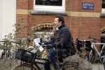 Amsterdam 8 maart 2023
Jacob Derwig leert zijn teksten terwijl hij door Amsterdam zuid fietst