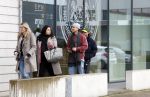 Wilnis 16 februari 2023
Andre Hazes krijgt de sleutel van zijn nieuwe huis nadat hij bij de Notaris is geweest.
Zij PAen neef Djarno waren er ook bij .