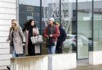 Wilnis 16 februari 2023
Andre Hazes krijgt de sleutel van zijn nieuwe huis nadat hij bij de Notaris is geweest.
Zij PAen neef Djarno waren er ook bij .
