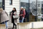 Wilnis 16 februari 2023
Andre Hazes krijgt de sleutel van zijn nieuwe huis nadat hij bij de Notaris is geweest.
Zij PAen neef Djarno waren er ook bij .
