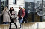 Wilnis 16 februari 2023
Andre Hazes krijgt de sleutel van zijn nieuwe huis nadat hij bij de Notaris is geweest.
Zij PAen neef Djarno waren er ook bij .