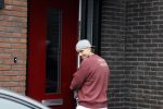 Wilnis 16 februari 2023
Andre Hazes krijgt de sleutel van zijn nieuwe huis nadat hij bij de Notaris is geweest.
Zij PAen neef Djarno waren er ook bij .