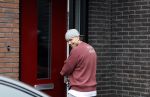 Wilnis 16 februari 2023
Andre Hazes krijgt de sleutel van zijn nieuwe huis nadat hij bij de Notaris is geweest.
Zij PAen neef Djarno waren er ook bij .