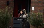 Wilnis 16 februari 2023
Andre Hazes krijgt de sleutel van zijn nieuwe huis nadat hij bij de Notaris is geweest.
Zij PAen neef Djarno waren er ook bij .