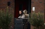 Wilnis 16 februari 2023
Andre Hazes krijgt de sleutel van zijn nieuwe huis nadat hij bij de Notaris is geweest.
Zij PAen neef Djarno waren er ook bij .