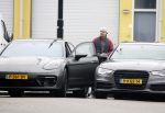 Wilnis 16 februari 2023
Andre Hazes krijgt de sleutel van zijn nieuwe huis nadat hij bij de Notaris is geweest.
Zij PAen neef Djarno waren er ook bij .