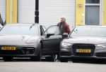 Wilnis 16 februari 2023
Andre Hazes krijgt de sleutel van zijn nieuwe huis nadat hij bij de Notaris is geweest.
Zij PAen neef Djarno waren er ook bij .