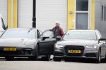 Wilnis 16 februari 2023
Andre Hazes krijgt de sleutel van zijn nieuwe huis nadat hij bij de Notaris is geweest.
Zij PAen neef Djarno waren er ook bij .