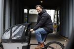 Amsterdam 21 februari 2023
Arie Boomsma op zijn bakfiets onderweg naar Vondelgym.