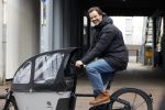 Amsterdam 21 februari 2023
Arie Boomsma op zijn bakfiets onderweg naar Vondelgym.