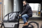 Amsterdam 21 februari 2023
Arie Boomsma op zijn bakfiets onderweg naar Vondelgym.