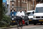 Amsterdam, 13 maart 2023
Chazia Mourali op de fiets in Amsterdam