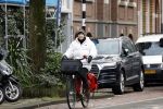 Amsterdam, 13 maart 2023
Chazia Mourali op de fiets in Amsterdam