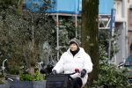 Amsterdam, 13 maart 2023
Chazia Mourali op de fiets in Amsterdam