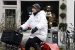 Amsterdam, 13 maart 2023
Chazia Mourali op de fiets in Amsterdam