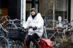 Amsterdam, 13 maart 2023
Chazia Mourali op de fiets in Amsterdam