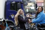 Amsterdam 3 maart 2023
Gaby Blaaser zwanger in Amsterdam zuid met een vriendin en haar hond