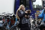 Amsterdam 3 maart 2023
Gaby Blaaser zwanger in Amsterdam zuid met een vriendin en haar hond