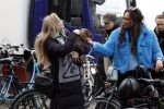 Amsterdam 3 maart 2023
Gaby Blaaser zwanger in Amsterdam zuid met een vriendin en haar hond