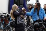 Amsterdam 3 maart 2023
Gaby Blaaser zwanger in Amsterdam zuid met een vriendin en haar hond