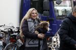 Amsterdam 3 maart 2023
Gaby Blaaser zwanger in Amsterdam zuid met een vriendin en haar hond