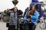 Amsterdam 3 maart 2023
Gaby Blaaser zwanger in Amsterdam zuid met een vriendin en haar hond