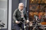 Amsterdam 16 februari 2023
Jeroen Krabbe doet boodschap op de cornelis schuytstraat