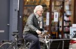 Amsterdam 16 februari 2023
Jeroen Krabbe doet boodschap op de cornelis schuytstraat