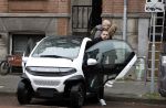 Amsterdam 21 februari 2023
Johnny Heitinga en zijn vrouw Charlotte Sophie in hun nieuwe Eli Zero stads wagentje.