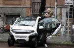 Amsterdam 21 februari 2023
Johnny Heitinga en zijn vrouw Charlotte Sophie in hun nieuwe Eli Zero stads wagentje.