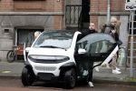Amsterdam 21 februari 2023
Johnny Heitinga en zijn vrouw Charlotte Sophie in hun nieuwe Eli Zero stads wagentje.