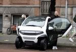 Amsterdam 21 februari 2023
Johnny Heitinga en zijn vrouw Charlotte Sophie in hun nieuwe Eli Zero stads wagentje.