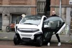 Amsterdam 21 februari 2023
Johnny Heitinga en zijn vrouw Charlotte Sophie in hun nieuwe Eli Zero stads wagentje.
