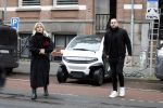 Amsterdam 21 februari 2023
Johnny Heitinga en zijn vrouw Charlotte Sophie in hun nieuwe Eli Zero stads wagentje.