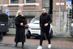 Amsterdam 21 februari 2023
Johnny Heitinga en zijn vrouw Charlotte Sophie in hun nieuwe Eli Zero stads wagentje.