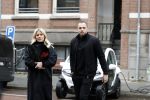 Amsterdam 21 februari 2023
Johnny Heitinga en zijn vrouw Charlotte Sophie in hun nieuwe Eli Zero stads wagentje.