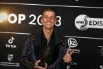 Leusden 6 maart 2023
Uitreiking Edisons in het AFAS theater .
Mart Hoogkamer kwam met zijn vriendin . Mart won een edison voor beste Nederlandse song