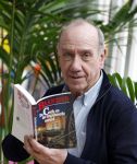 Amsterdam 22 februari 2023
Peter Romer signeert zijn nieuwste Baantjer boek op de huishoudbeurs.