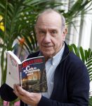 Amsterdam 22 februari 2023
Peter Romer signeert zijn nieuwste Baantjer boek op de huishoudbeurs.