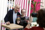 Amsterdam 22 februari 2023
Peter Romer signeert zijn nieuwste Baantjer boek op de huishoudbeurs.