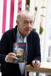 Amsterdam 22 februari 2023
Peter Romer signeert zijn nieuwste Baantjer boek op de huishoudbeurs.