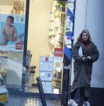 Vinkeveen Abcoude 16 februari 2023
Roxeanne Hazes en haar man Erik Zwennes gaan vanaf hun huis naar Abcoude waar Roxeanne boodschappen doet bij de HEMA