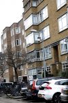 Amsterdam 8 maart 2023
Thierry Baudet zijn nieuwe huis wordt inmiddels met meerdere camera's in de straat beveiligd.