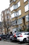 Amsterdam 8 maart 2023
Thierry Baudet zijn nieuwe huis wordt inmiddels met meerdere camera's in de straat beveiligd.