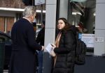 Amsterdam 2 maart 2023
Tom Egbers spreekt een random vrouw aan op straat in Amsterdam zuid.