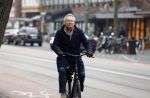 Amsterdam 21 februari 2023
Tom Egbers op de fiets in Amsterdam zuid.
