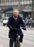 Amsterdam 21 februari 2023
Tom Egbers op de fiets in Amsterdam zuid.